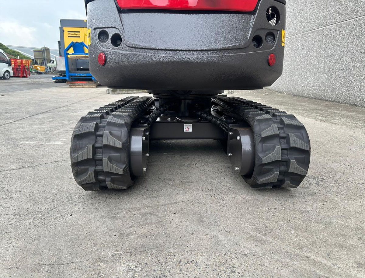 rinoceronte xn18 Excavadora con orugas retráctiles.jpg